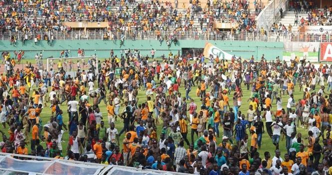 Fildişi – Kamerun maçına seyirci damgası! Saha içi karıştı…